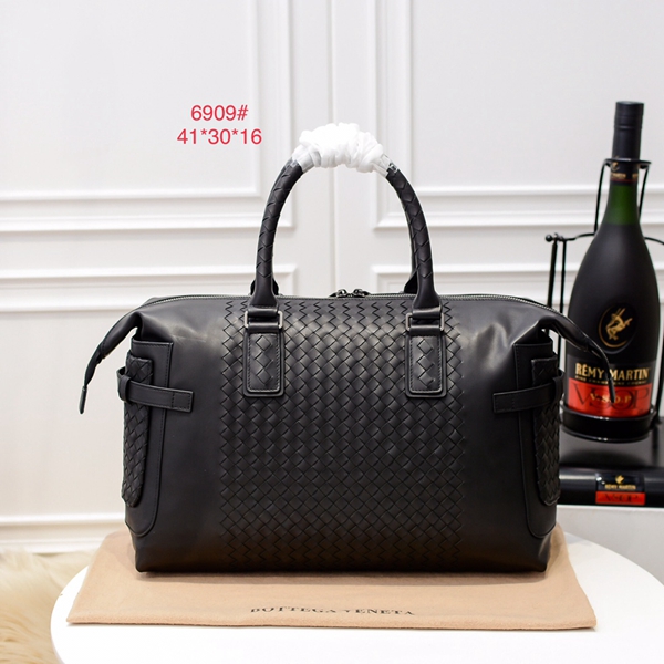 ボッテガヴェネタバッグ正面デザイン